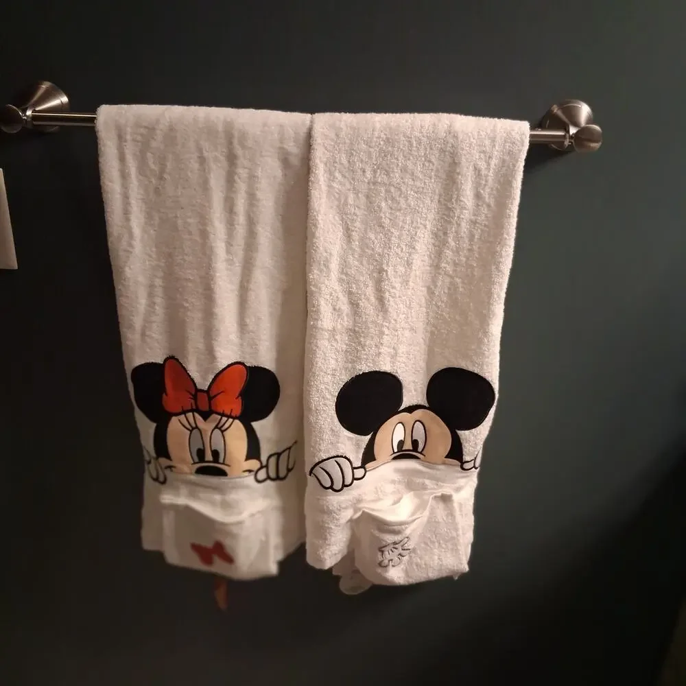 Disney Parks nwt bath towels 24x48 + wash cloths Minnie Mickey Mouse